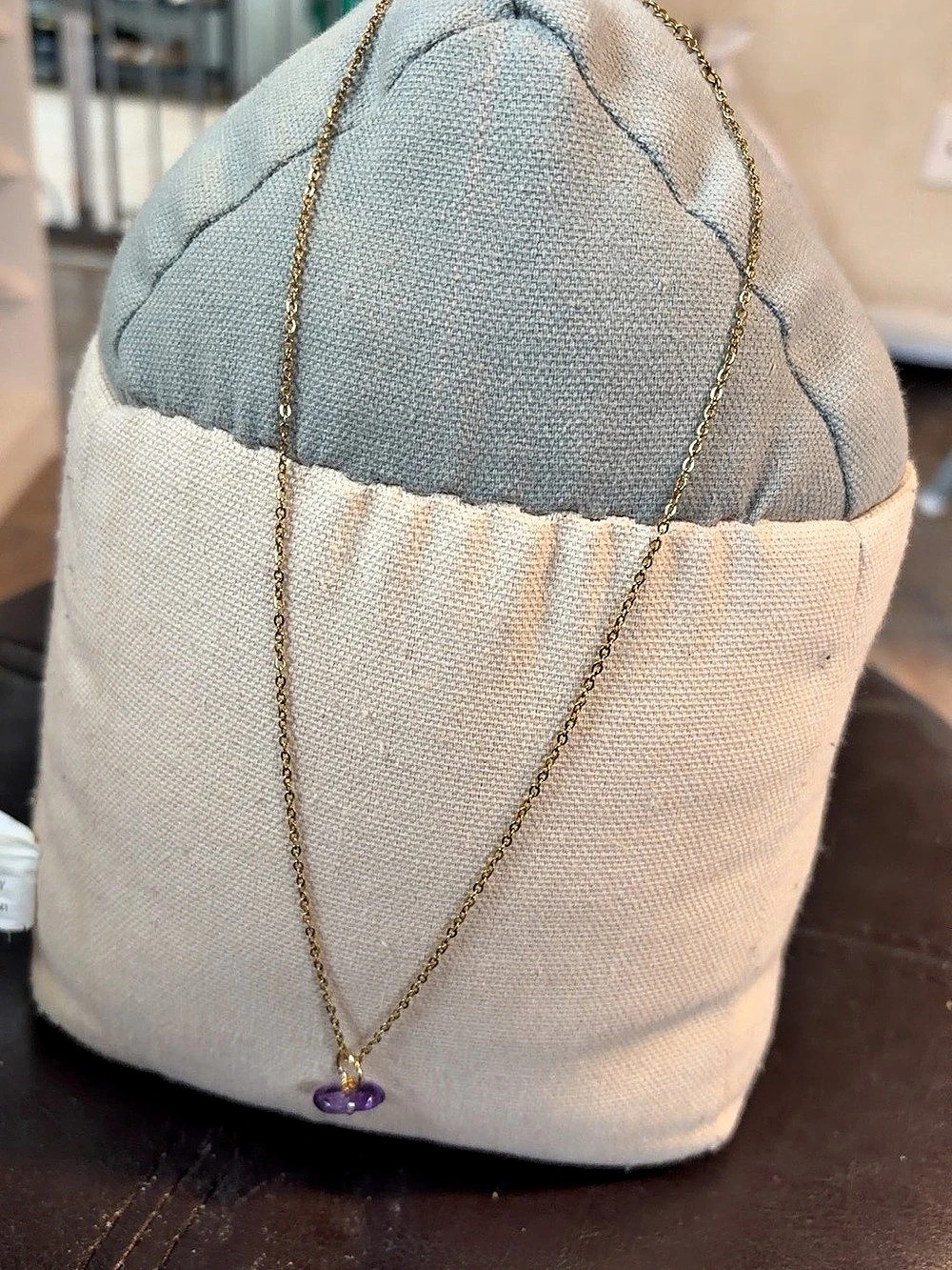 Gold-Tone Purple Pendant Necklace Like New